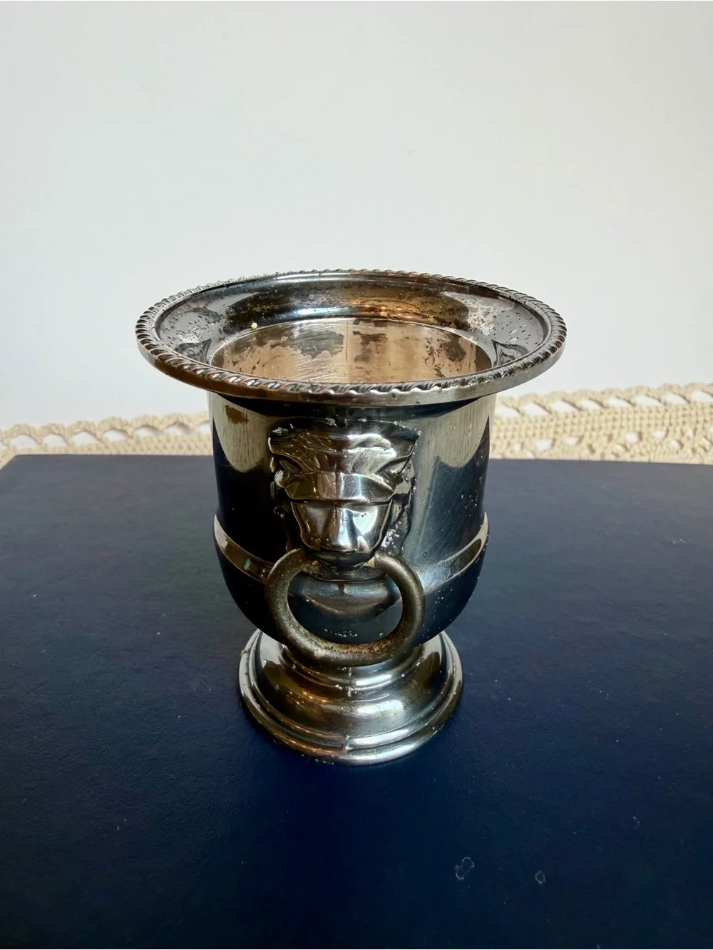 Viners of Sheffield Engaged Silver Plated Lion Head Cachepot Urn Vase Planter